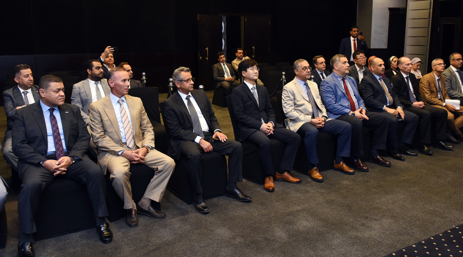 الهيئة العامة للاستثمار والمناطق الحرة تسلم أربع رخص ذهبية