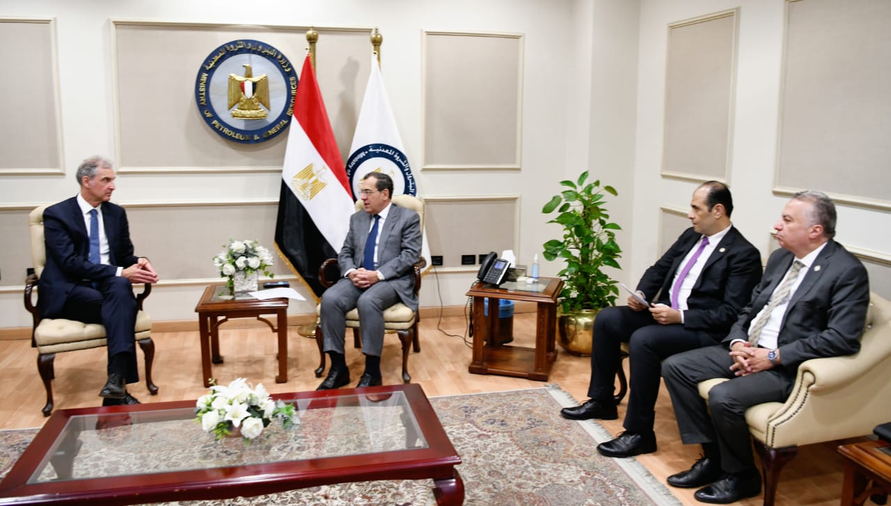 وزير التبرول فى اجتماع مع أوليفير رينتشلر