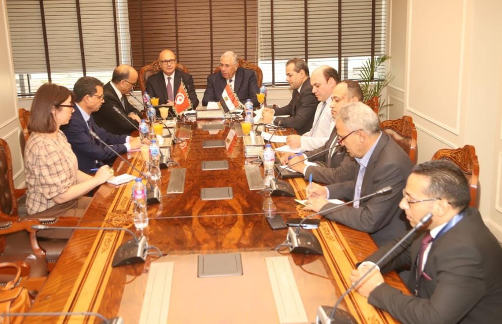 وزير الزراعة مع وزير الفلاحة التونسي لبحث مجالات التعاون بين مصر وتونس