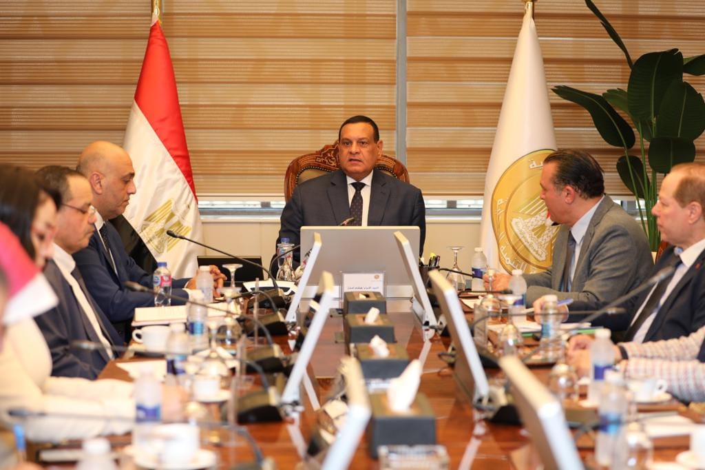 وزير التنمية المحلية فى اجتماع مع رئيس جهاز تنمية المشروعات