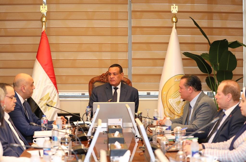 وزير التنمية المحلية فى اجتماع مع رئيس جهاز تنمية المشروعات