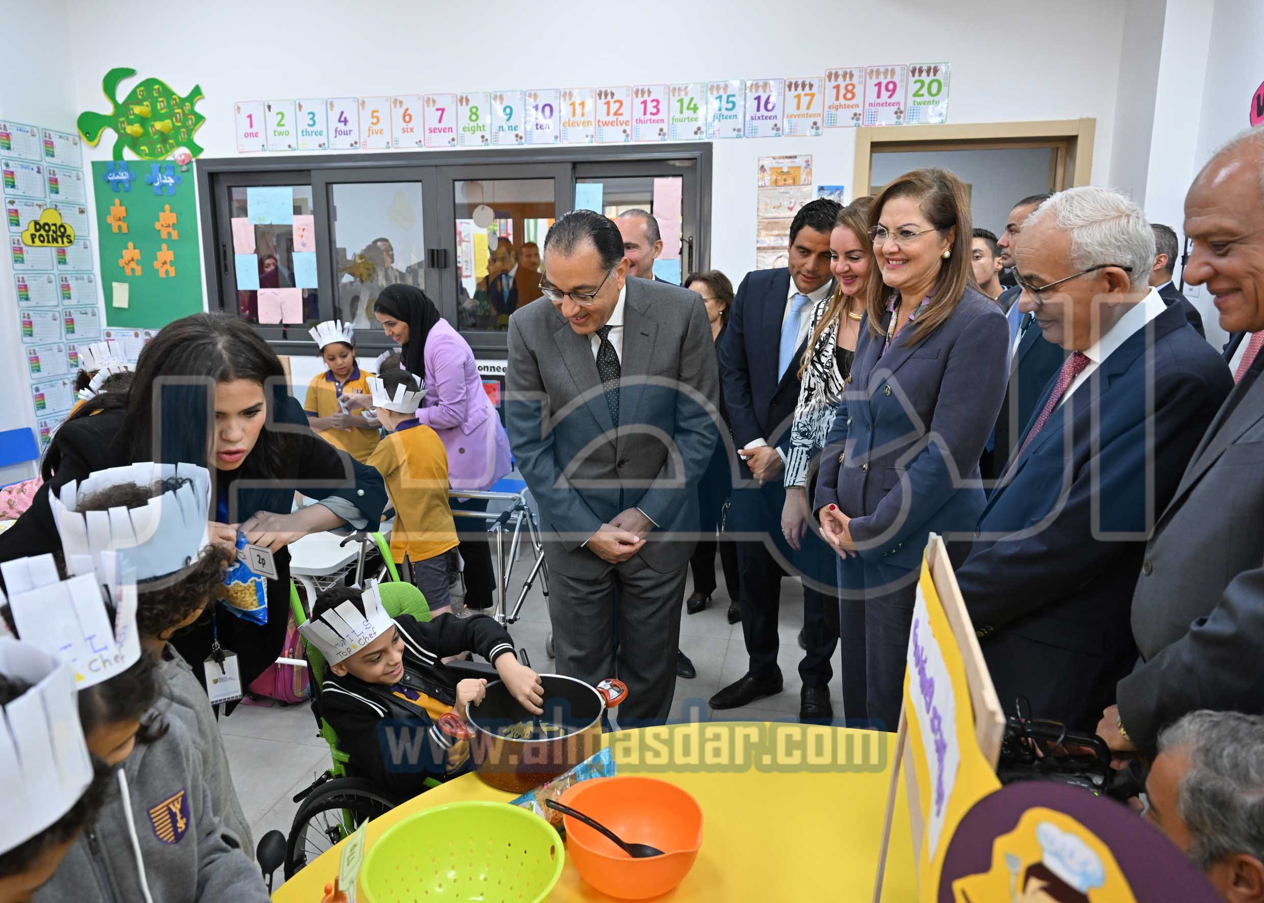 مدبولى يفتتح مجمع المدارس بالقرية الكونية بحدائق أكتوبر
