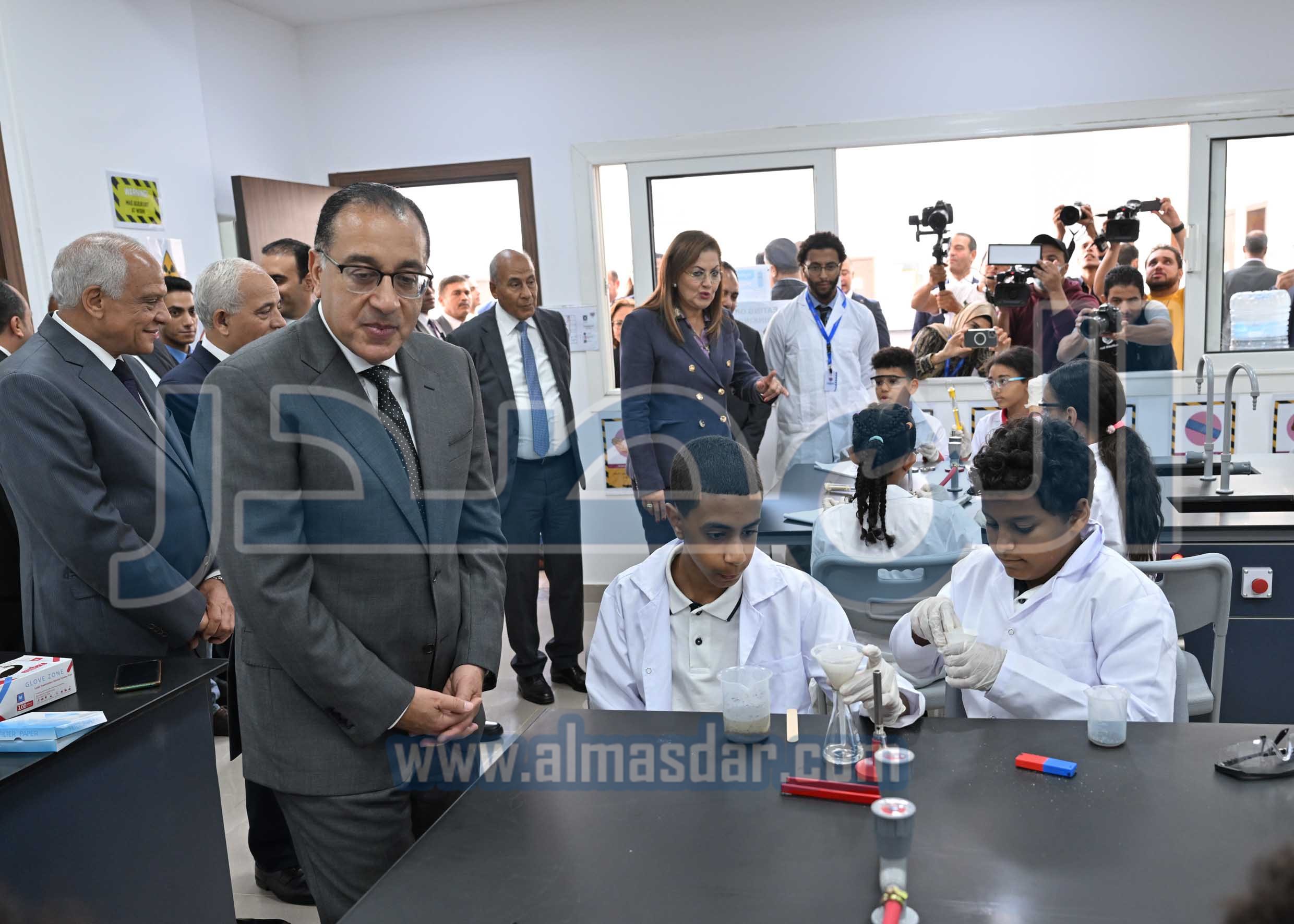 مدبولى يفتتح مجمع المدارس بالقرية الكونية بحدائق أكتوبر