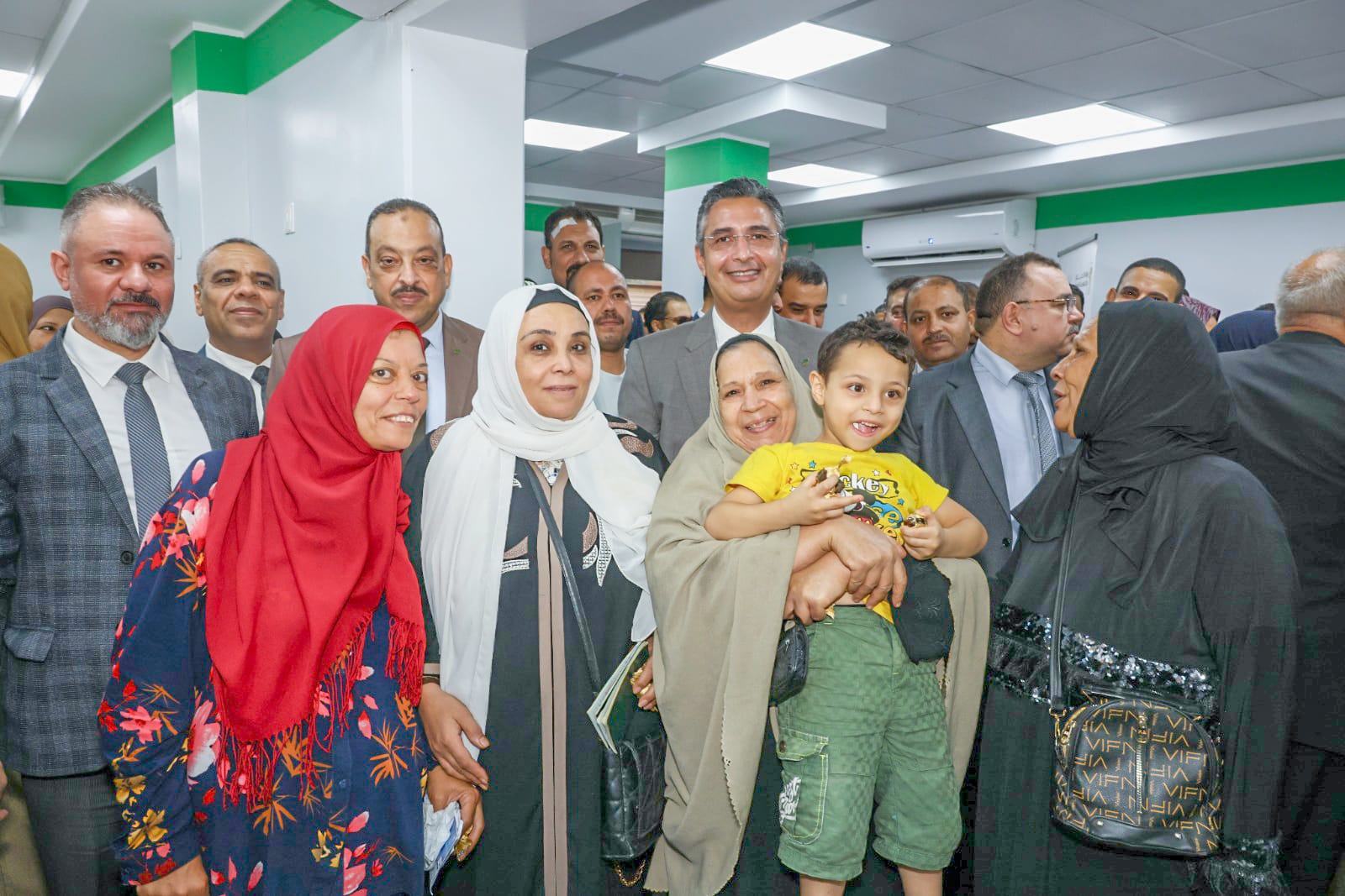 رئيس البريد يتفقد مكاتب بريد الدقهلية لمتابعة صرف المعاشات