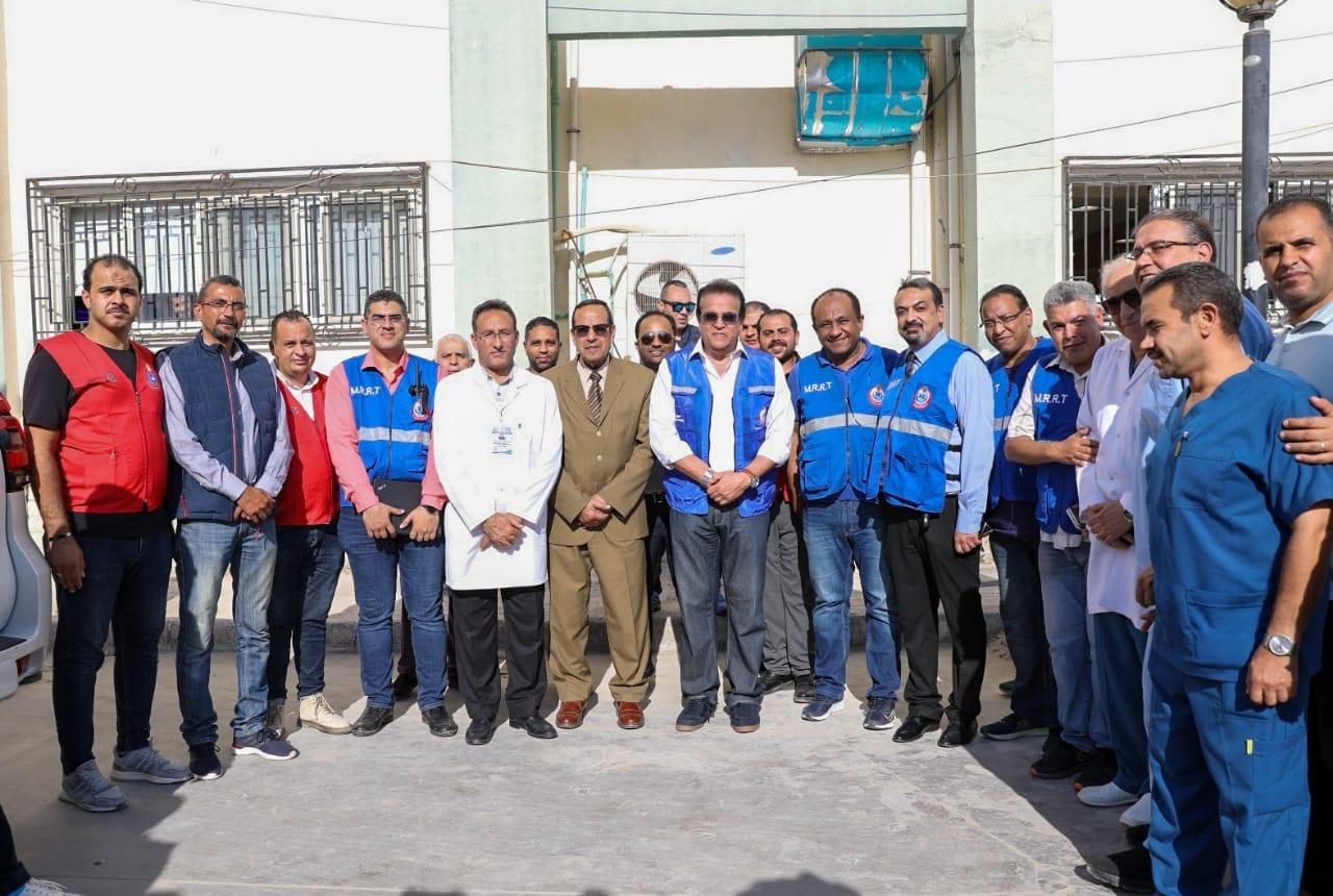 وزير الصحة يتفقد أقسام مستشفى العريش العام للاطمئنان الفلسطينيين