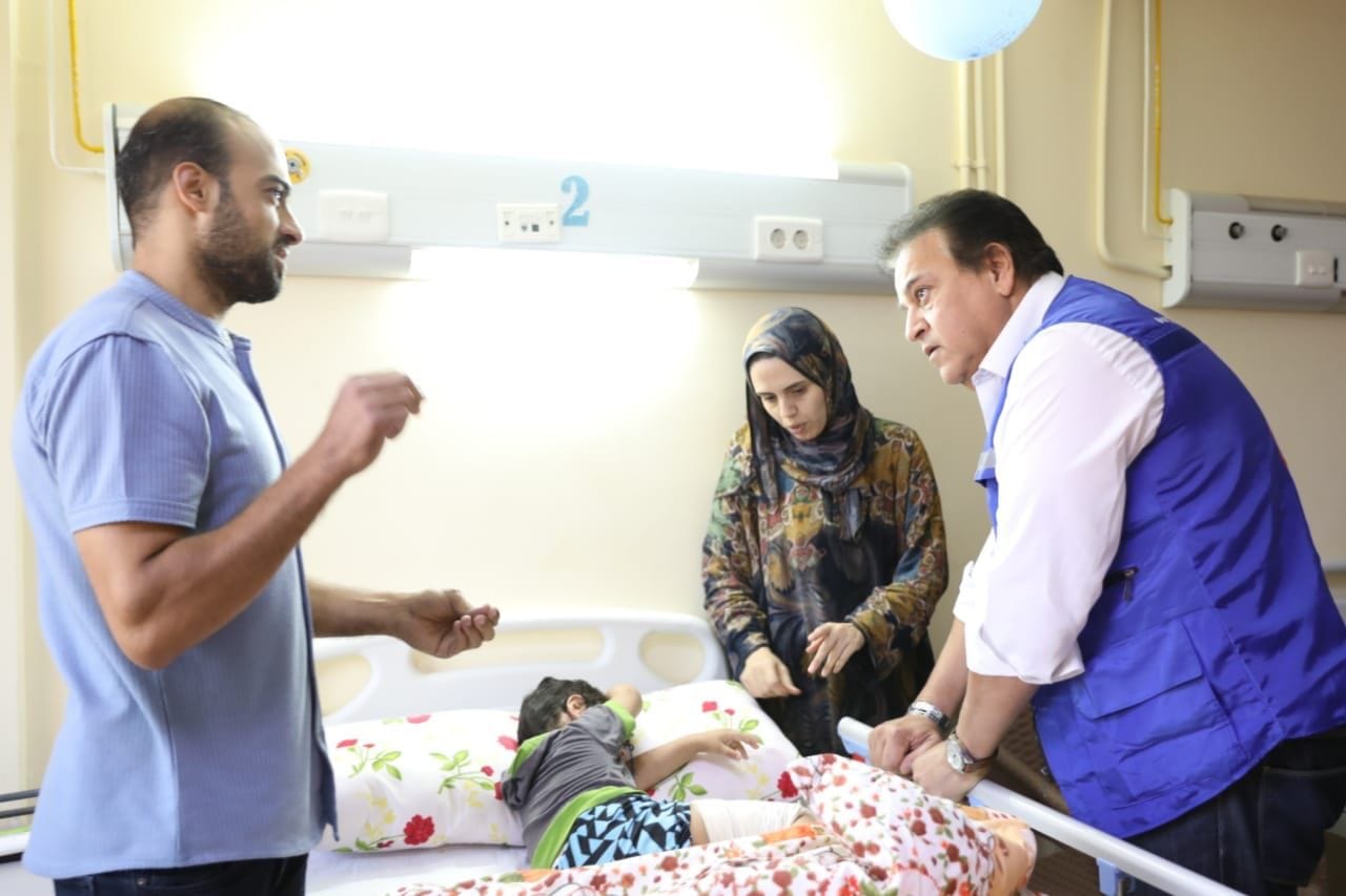 وزير الصحة يتفقد أقسام مستشفى العريش العام للاطمئنان الفلسطينيين