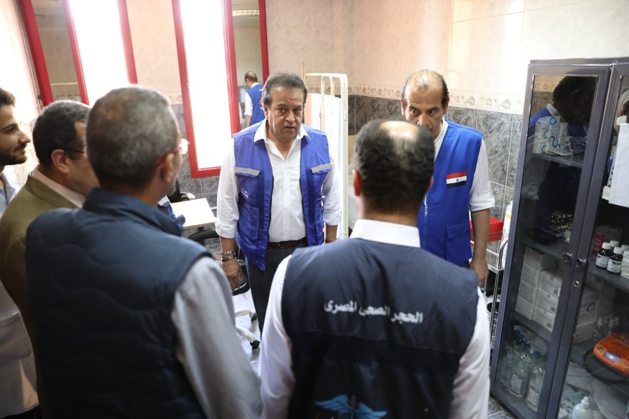 وزير الصحة يتفقد أقسام مستشفى العريش العام للاطمئنان الفلسطينيين