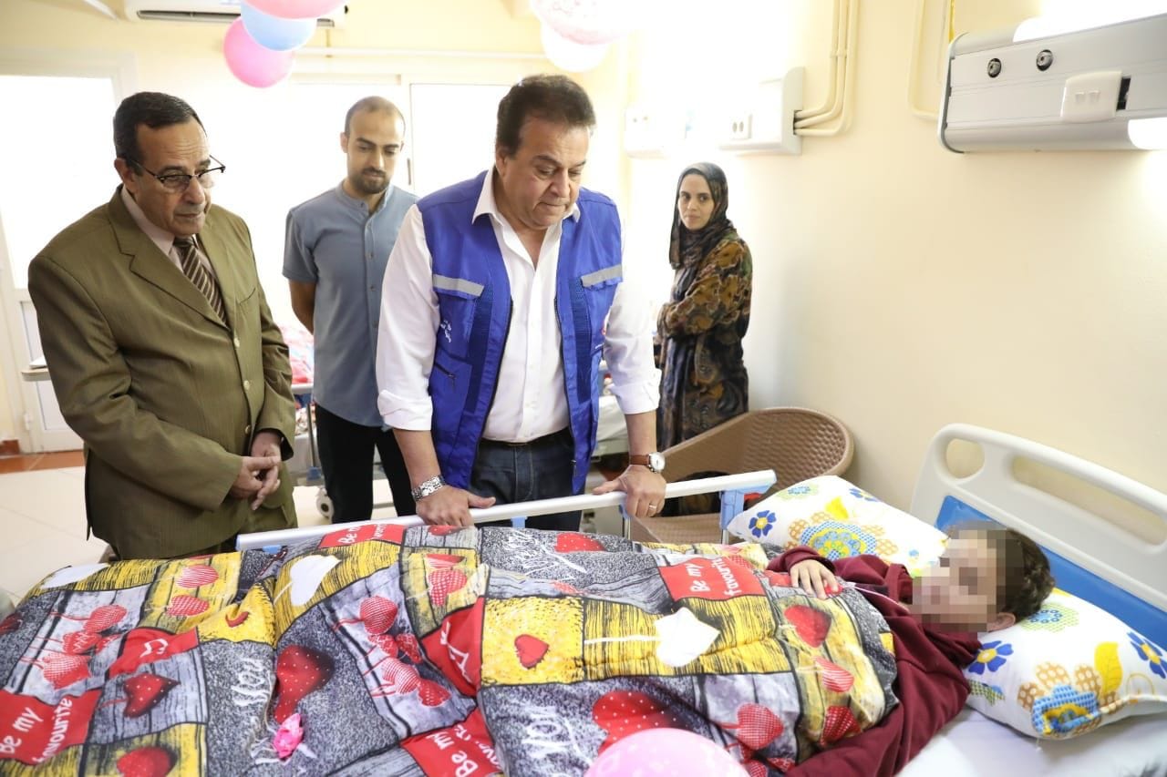 وزير الصحة يتفقد أقسام مستشفى العريش العام للاطمئنان الفلسطينيين
