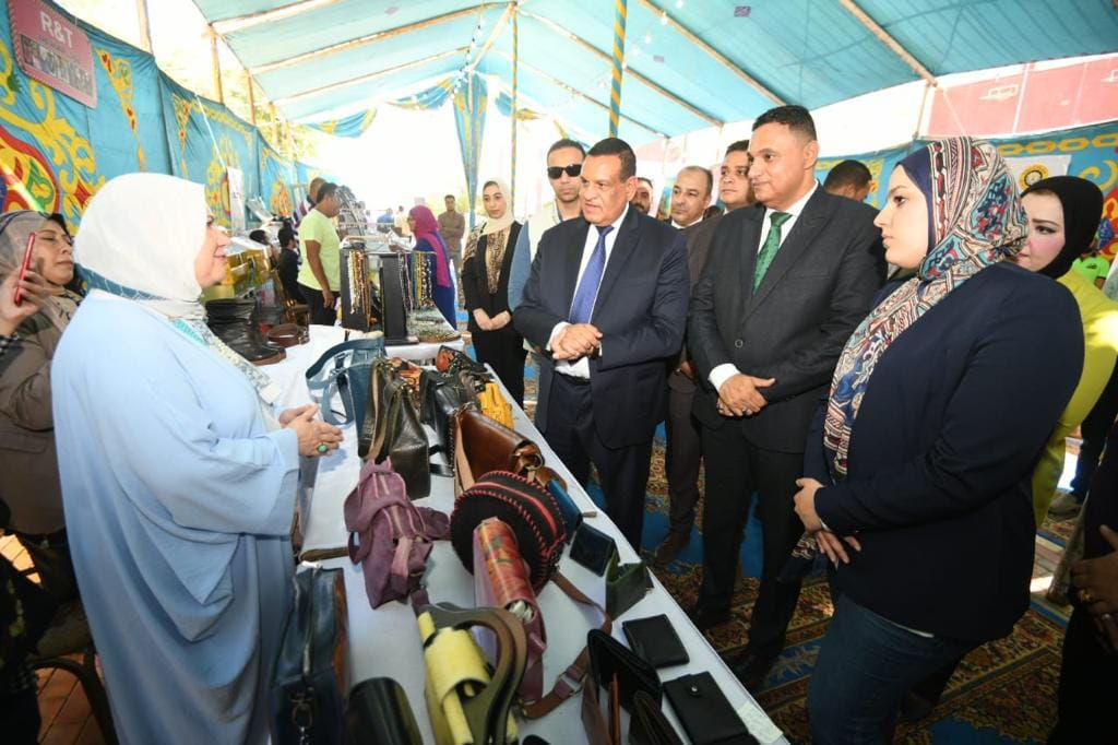 وزير التنمية المحلية ومحافظ الدقهلية يفتتحان معرض الدقهلية الثاني لمبادرة أيادي مصر