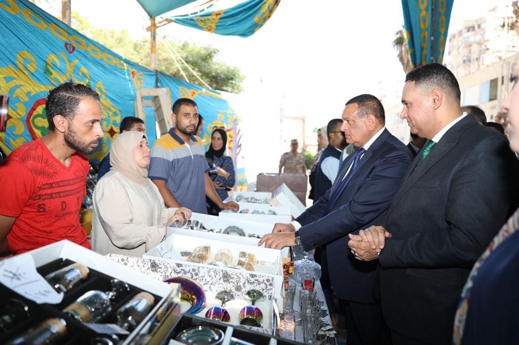 وزير التنمية المحلية ومحافظ الدقهلية يفتتحان معرض الدقهلية الثاني لمبادرة أيادي مصر