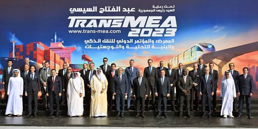 مدبولي يتفقد جناح وزارة النقل بمعرض ومؤتمر النقل الذكي