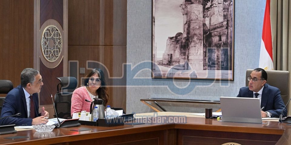 رئيس الوزراء مع الرئيس التنفيذي للهيئة العامة للاستثمار