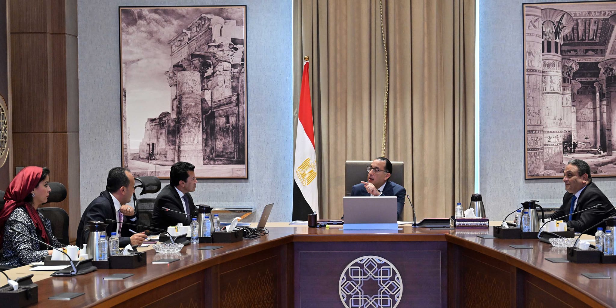 رئيس الوزراء مع وزير الشباب والرياضة