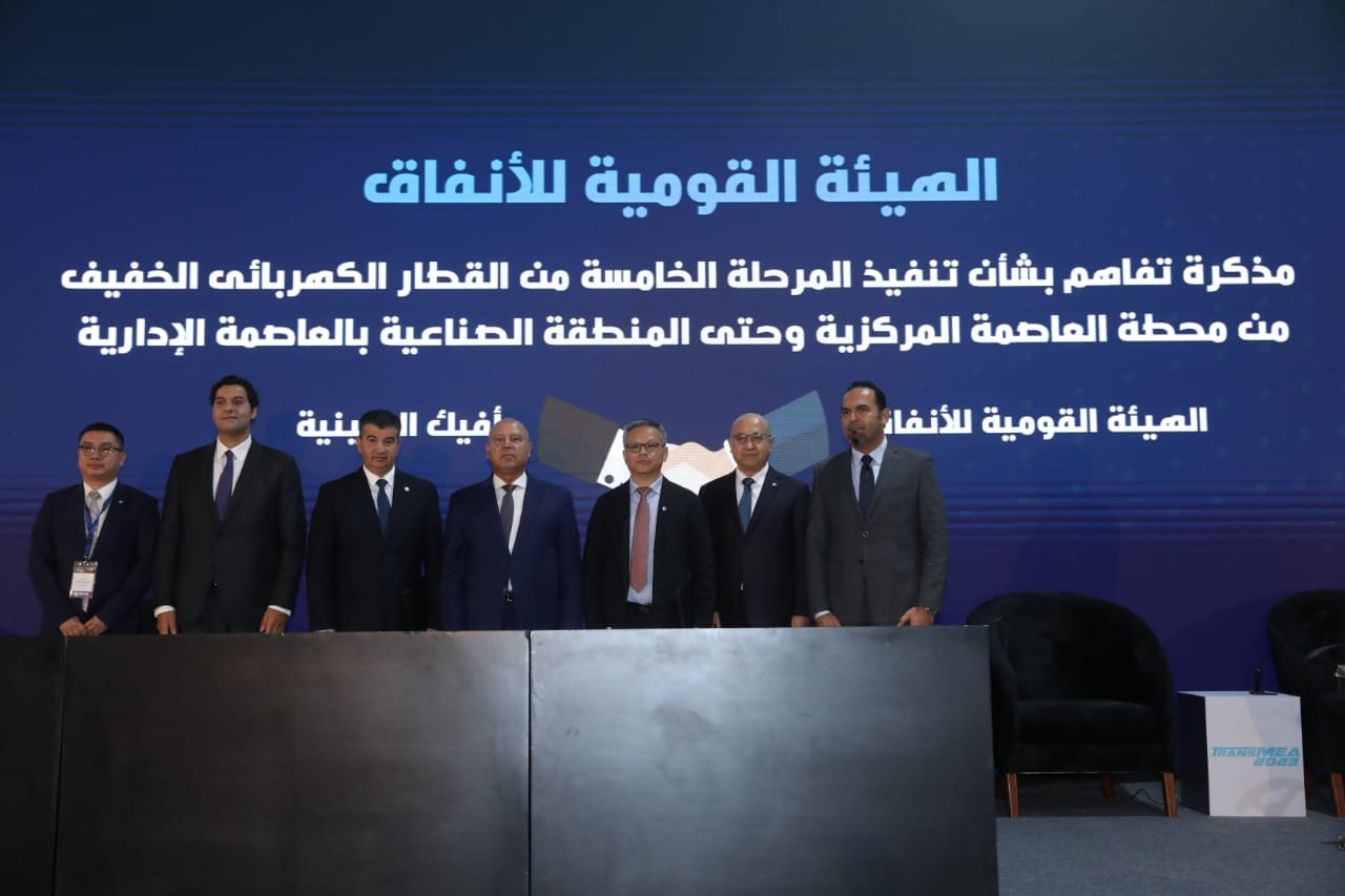 وزير النقل يشهد توقيع عدد من الاتفاقيات بمعرض النقل الذكي