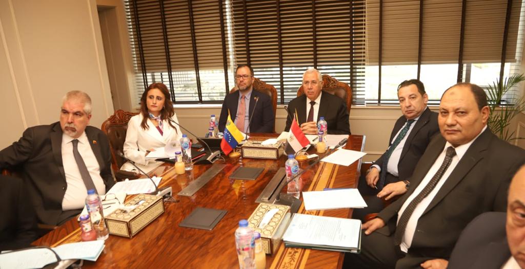 بحث سبل تعزيز التعاون الثنائي الزراعي المشترك بين مصر وفنزويلا