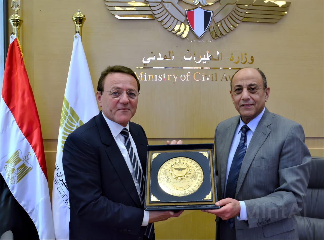 وزير الطيران المدني مع وزير النقل واللوجستيات المغربى