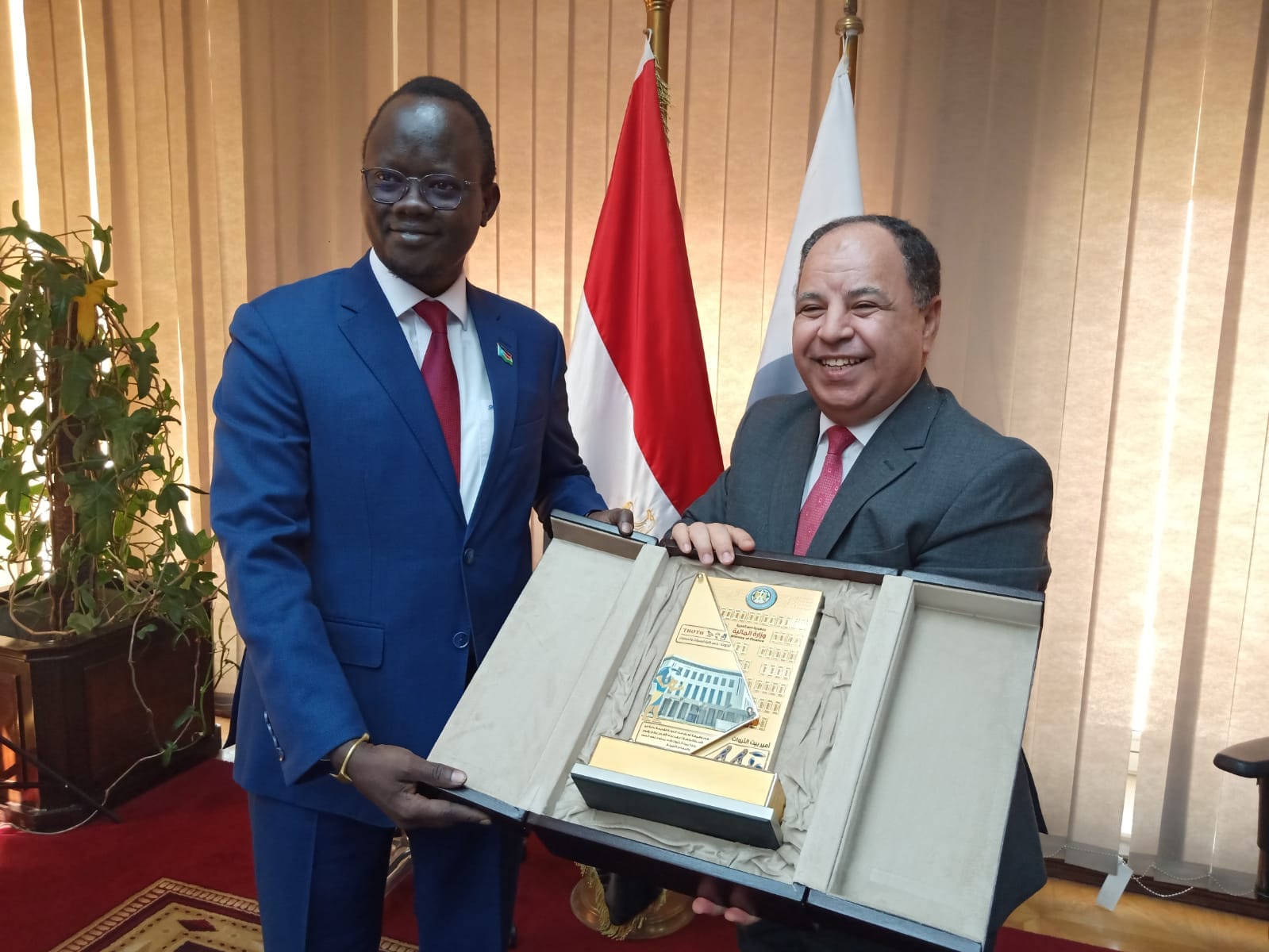 وزير المالية يلتقى وزير المالية والتخطيط بجنوب السودان