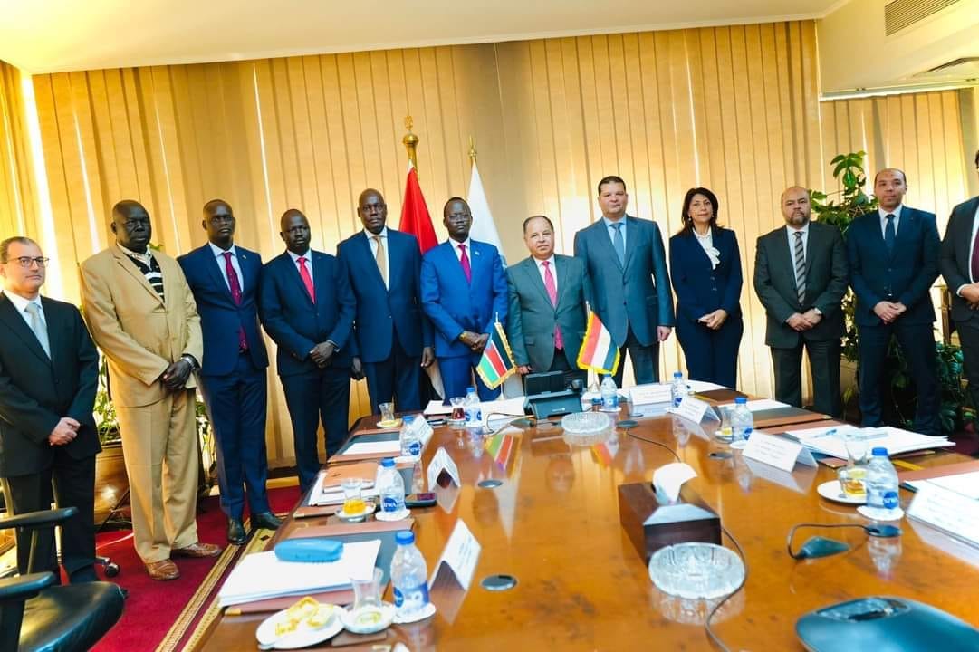 وزير المالية يلتقى وزير المالية والتخطيط بجنوب السودان