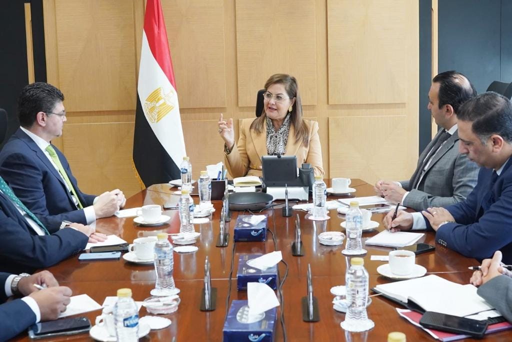 وزيرة التخطيط فى اجتماع مع فريق بنك ستاندرد تشارترد