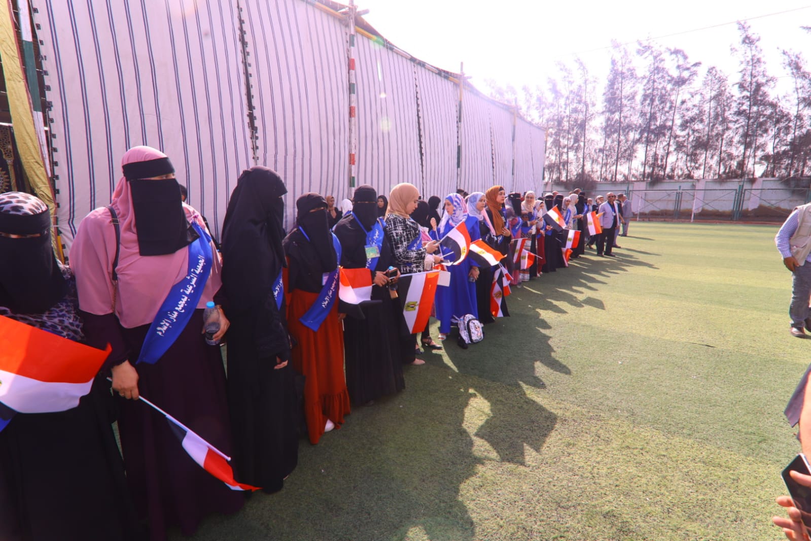 القباج ومختار يتفقدان قافلة