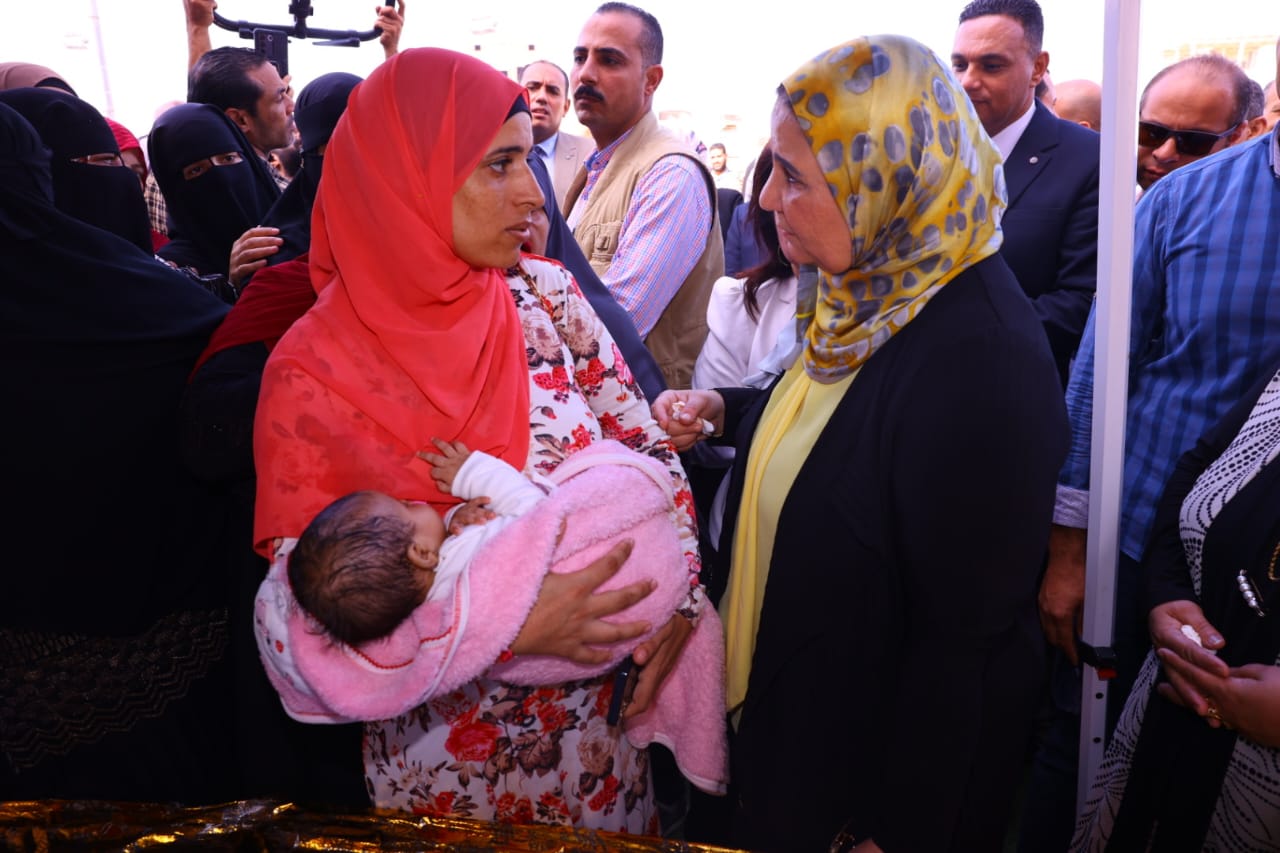 القباج ومختار يتفقدان قافلة