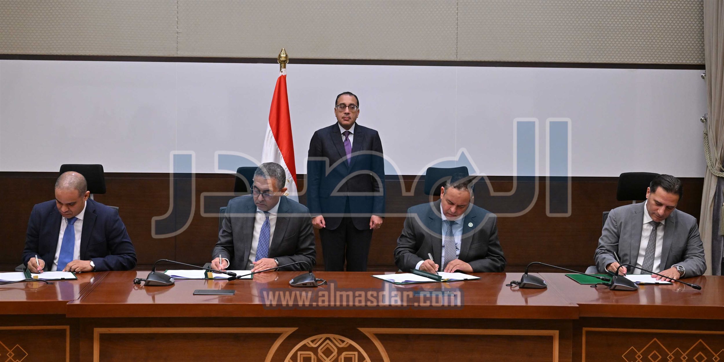 مدبولى يشهد توقيع 3 اتفاقات لبدء تجميع السيارات محليًا