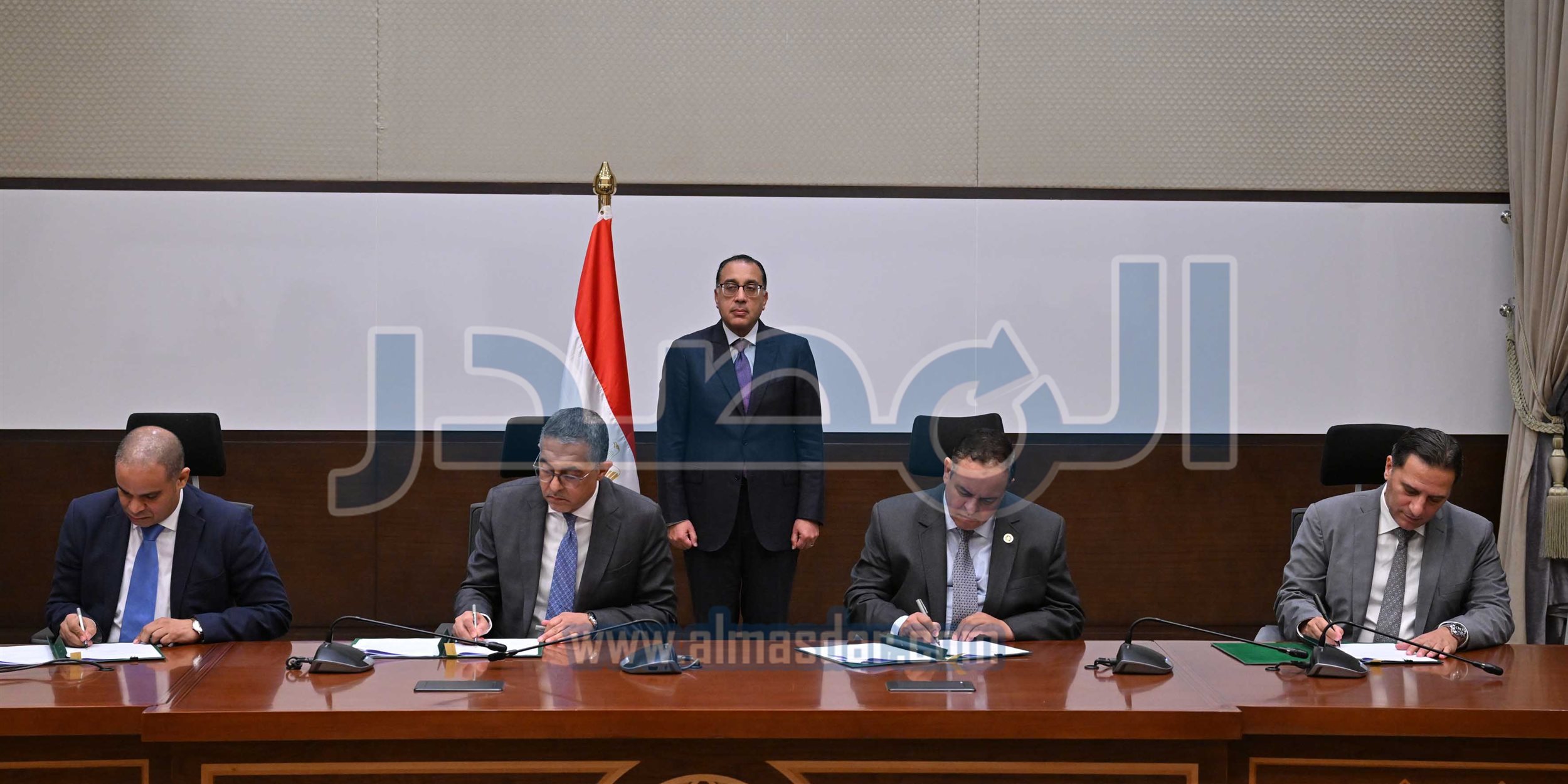 مدبولى يشهد توقيع 3 اتفاقات لبدء تجميع السيارات محليًا