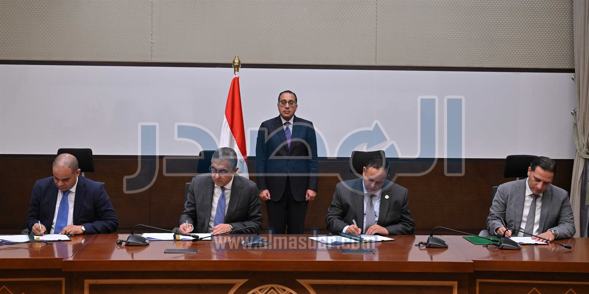 مدبولى يشهد توقيع 3 اتفاقات لبدء تجميع السيارات محليًا