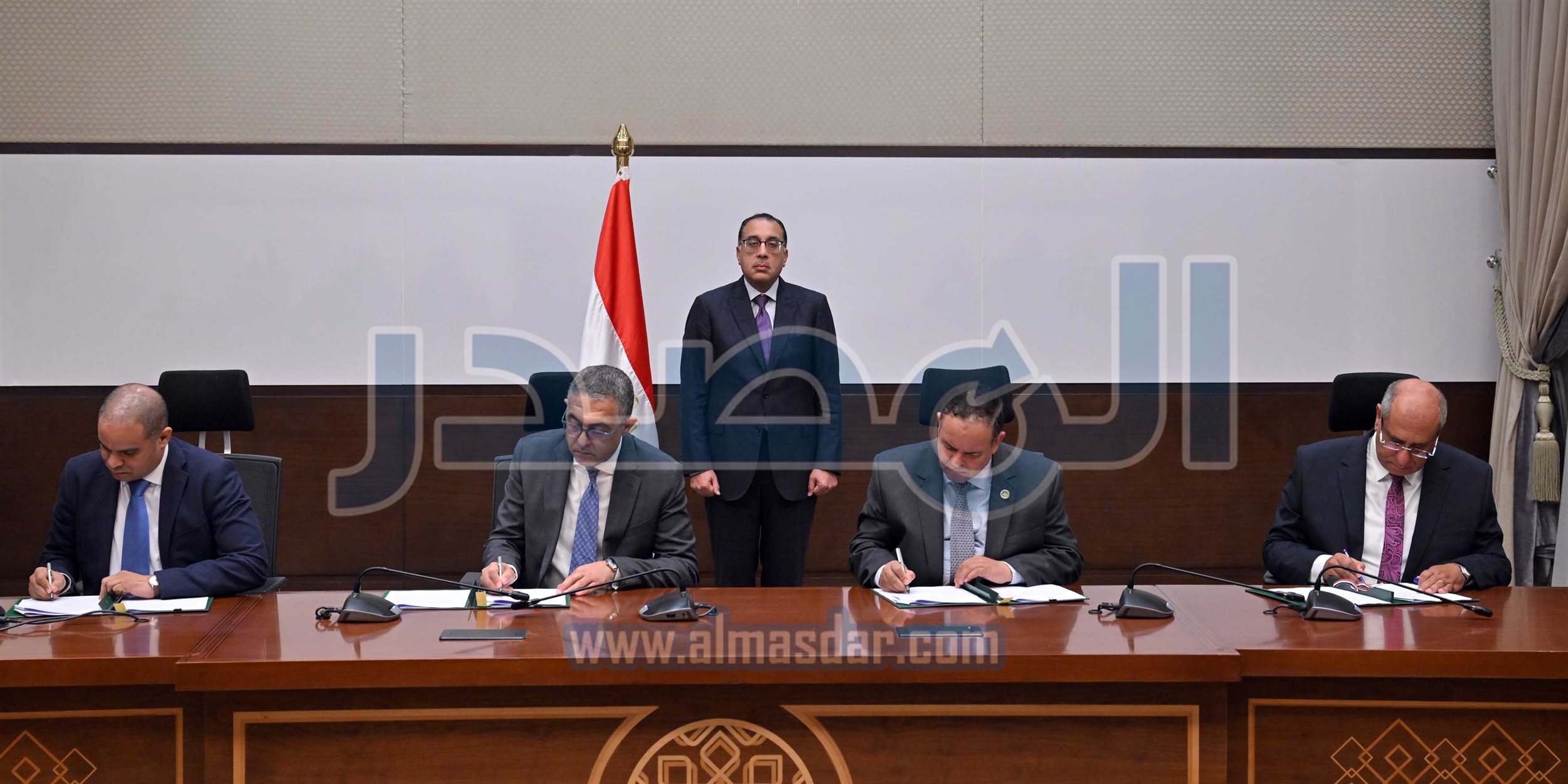مدبولى يشهد توقيع 3 اتفاقات لبدء تجميع السيارات محليًا