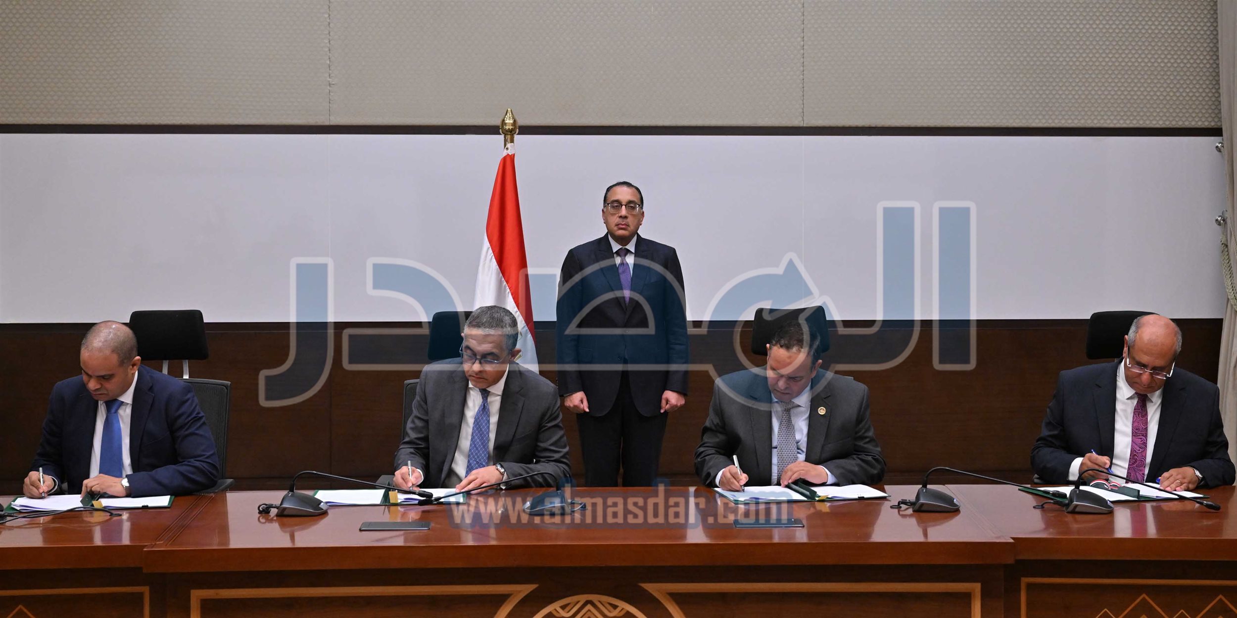 مدبولى يشهد توقيع 3 اتفاقات لبدء تجميع السيارات محليًا