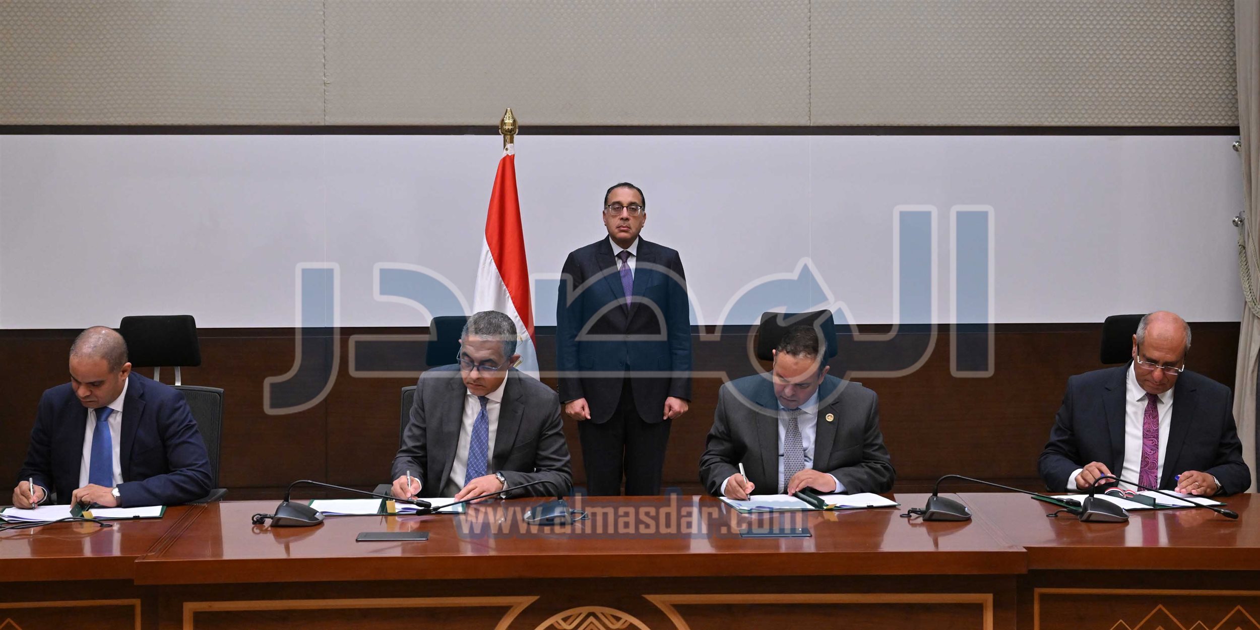 مدبولى يشهد توقيع 3 اتفاقات لبدء تجميع السيارات محليًا
