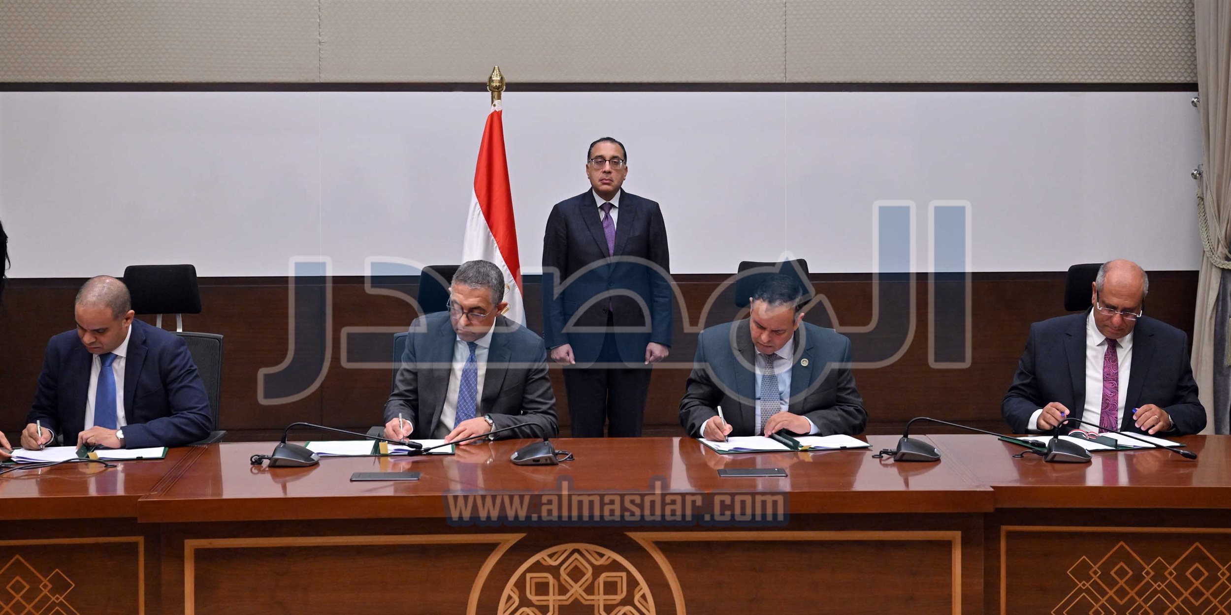 مدبولى يشهد توقيع 3 اتفاقات لبدء تجميع السيارات محليًا