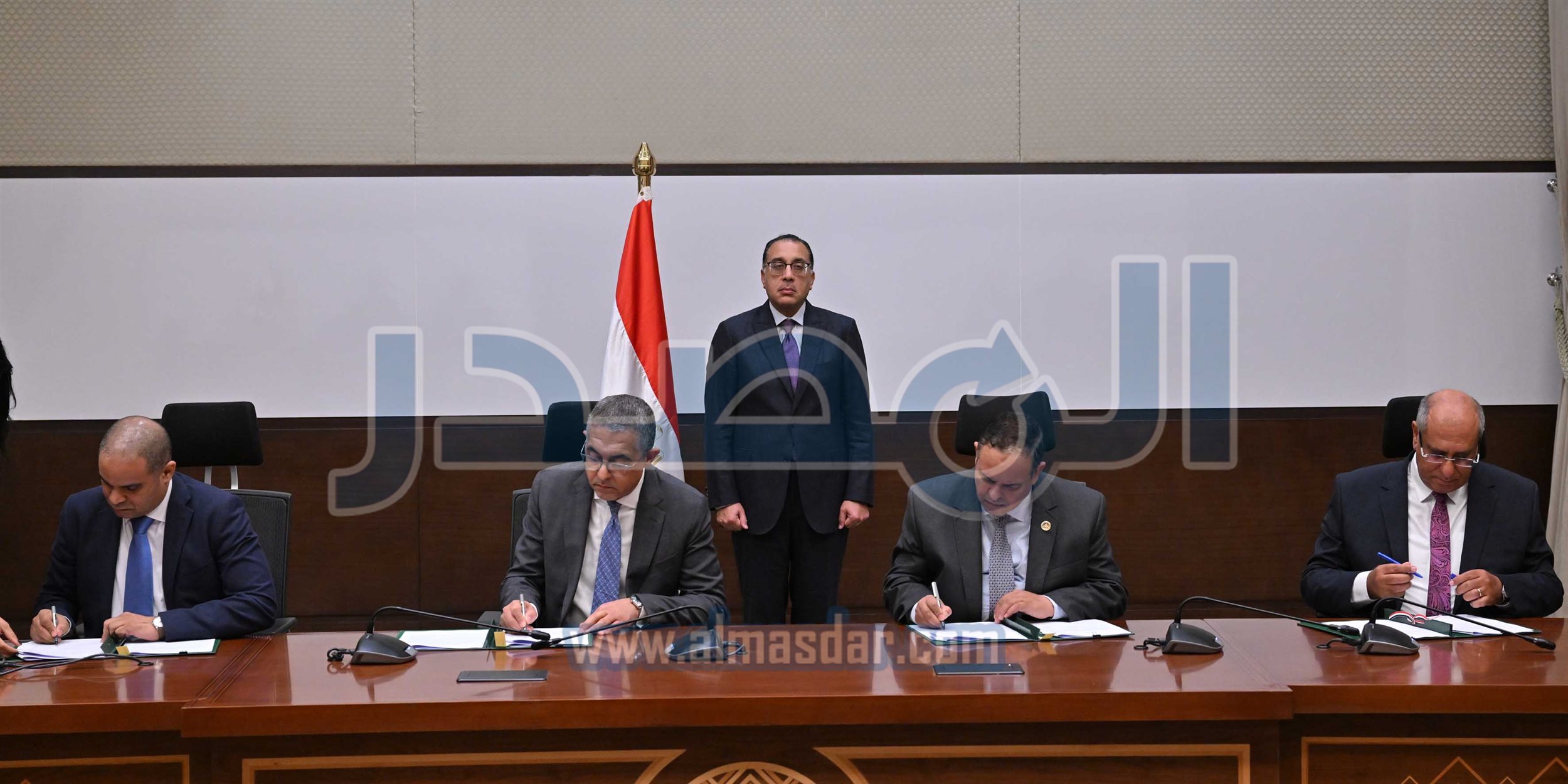 مدبولى يشهد توقيع 3 اتفاقات لبدء تجميع السيارات محليًا
