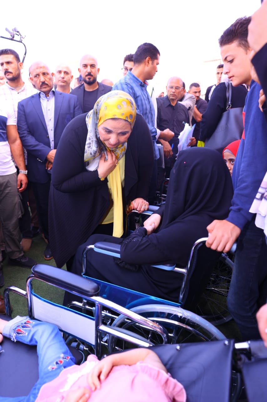 القباج ومختار يتفقدان قافلة