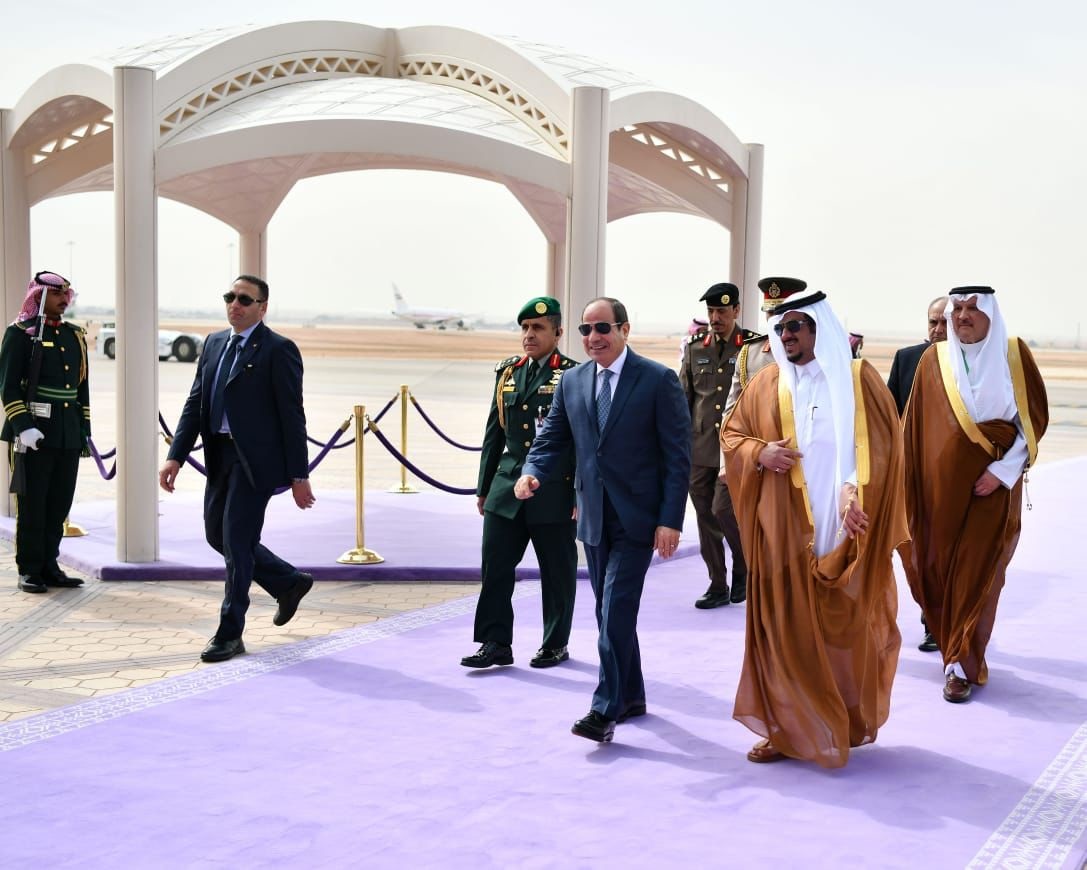 الرئيس السيسي يصل الرياض للمشاركة في القمة العربية - الإسلامية