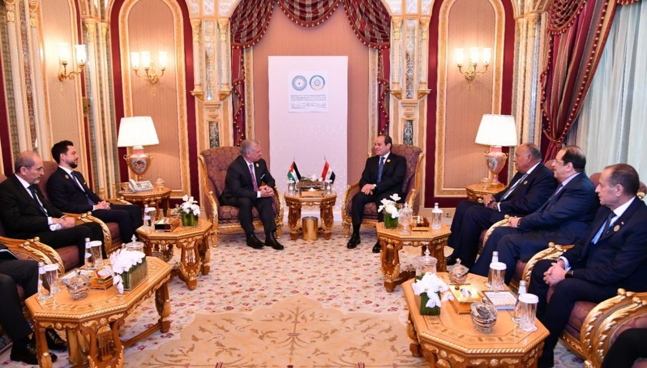 الرئيس السيسي يلتقى الملك عبد الله الثاني بن الحسين