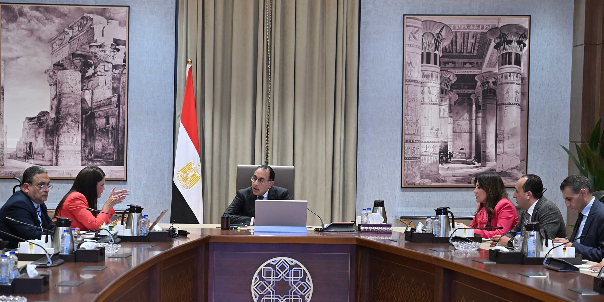 رئيس الوزراء مع وزيرة التعاون الدولي لتعزيز الشراكات الإنمائية مع مجموعة البنك الدولي