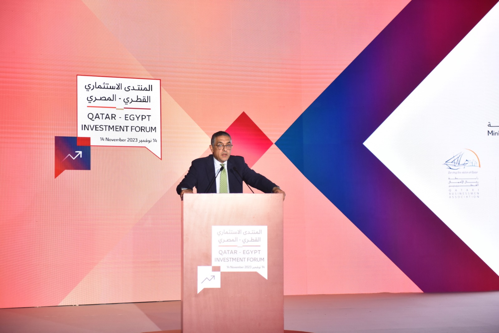 حسام هيبة خلال المنتدى الاستثماري المصري القطري