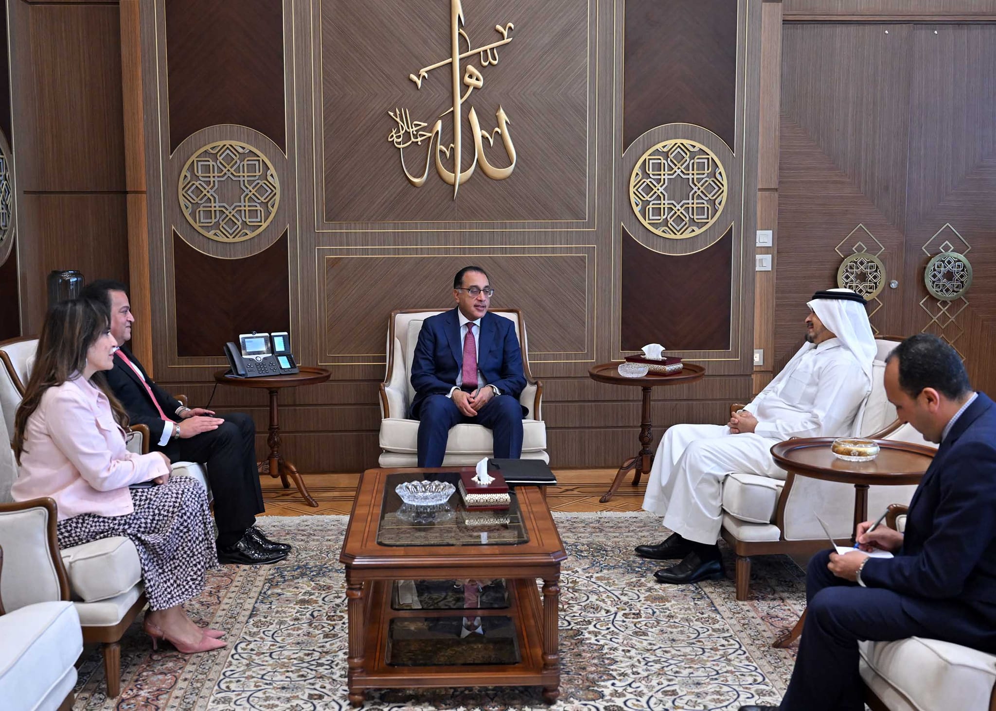 رئيس الوزراء مع رئيس مجموعة السعودي الألماني الصحية