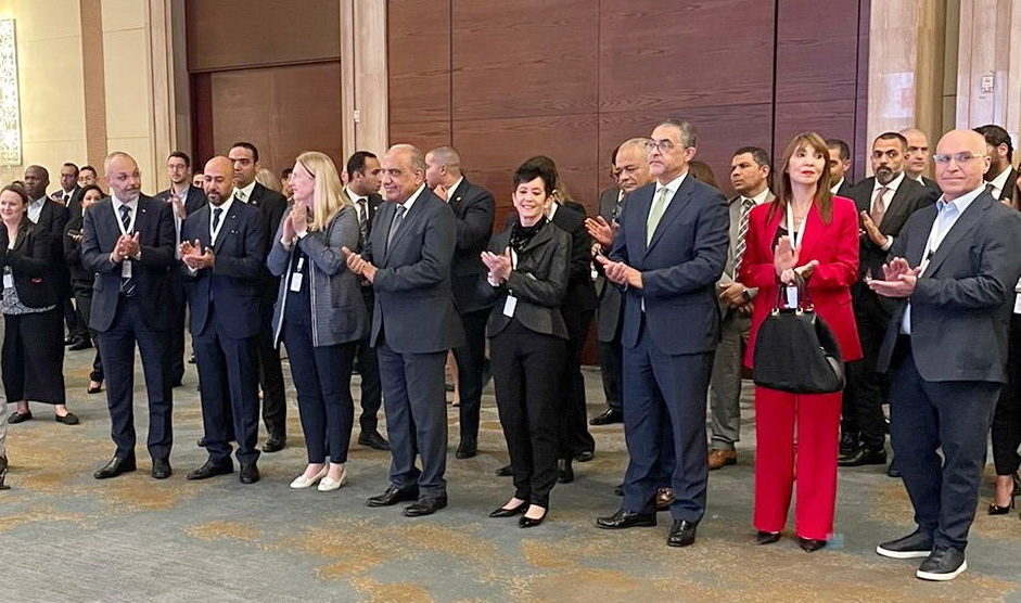 حسام هيبة وهيلين بودليجر يبحثان الفرص الاستثمارية في مصر