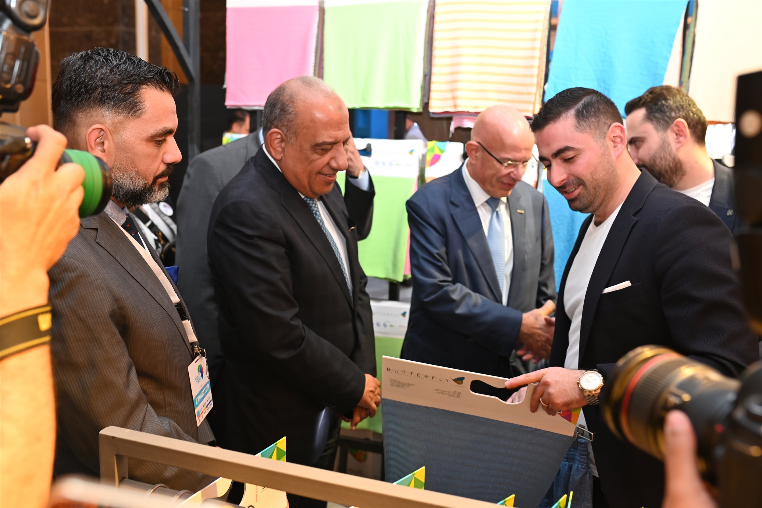 وزير قطاع الاعمال العام يتفقد معرض