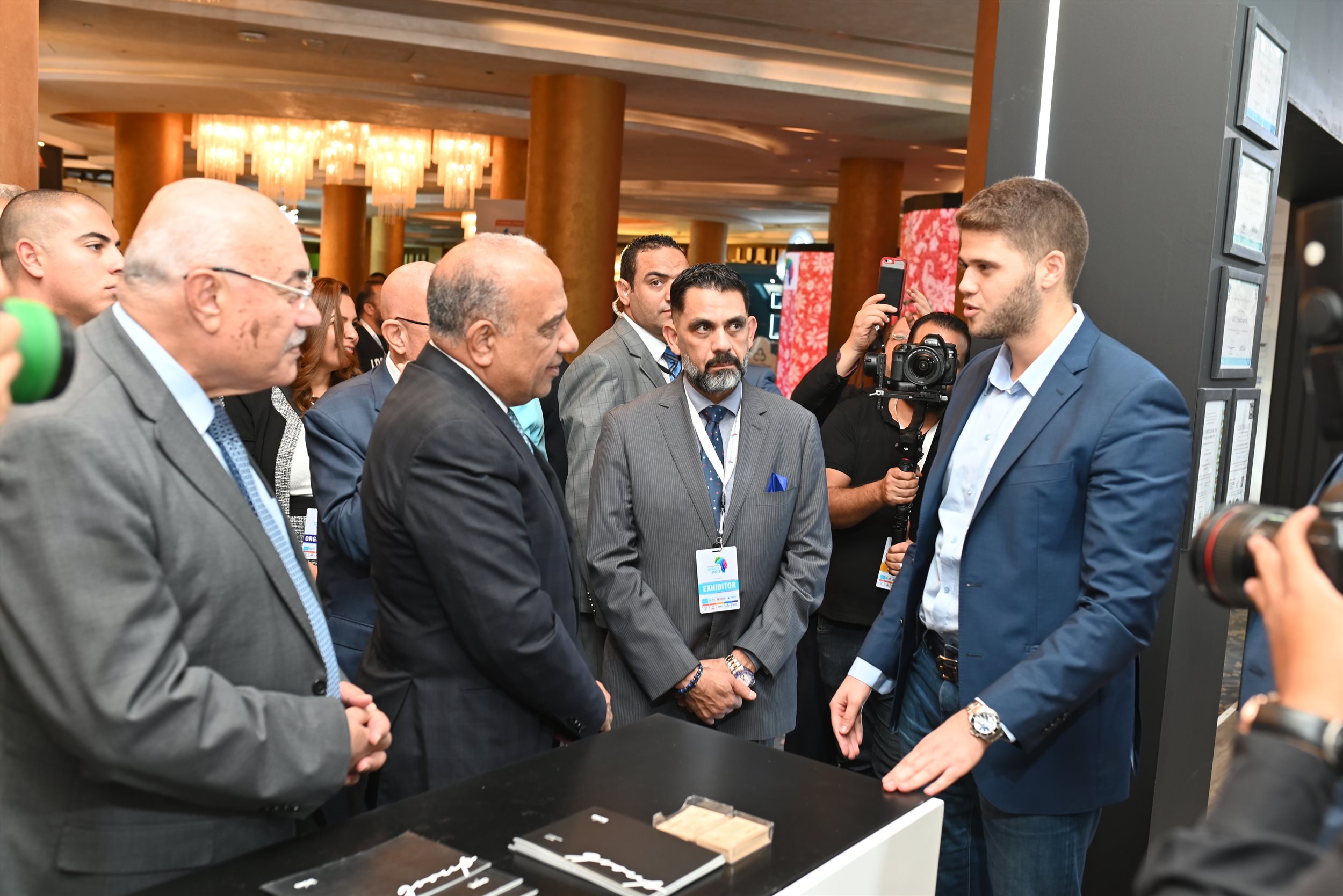 وزير قطاع الاعمال العام يتفقد معرض