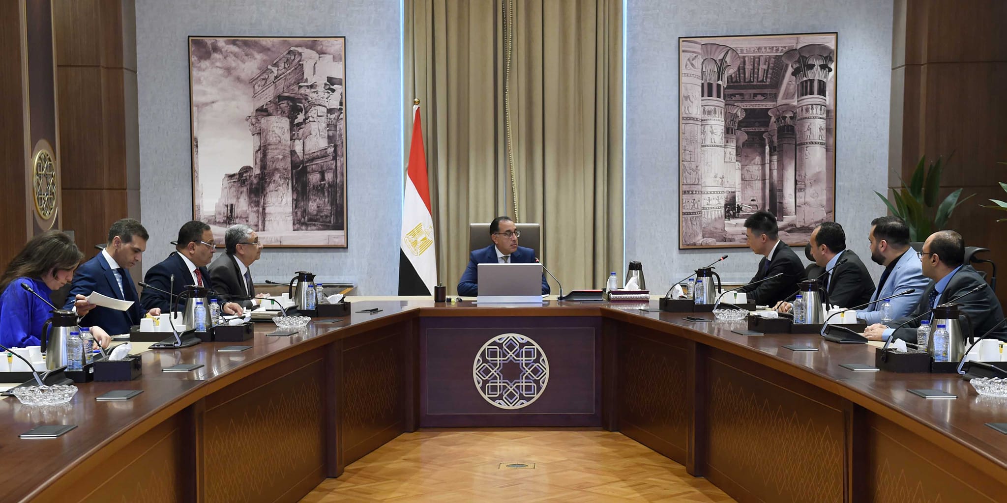 رئيس الوزراء يلتقي رئيس شركة لونجي الصينية