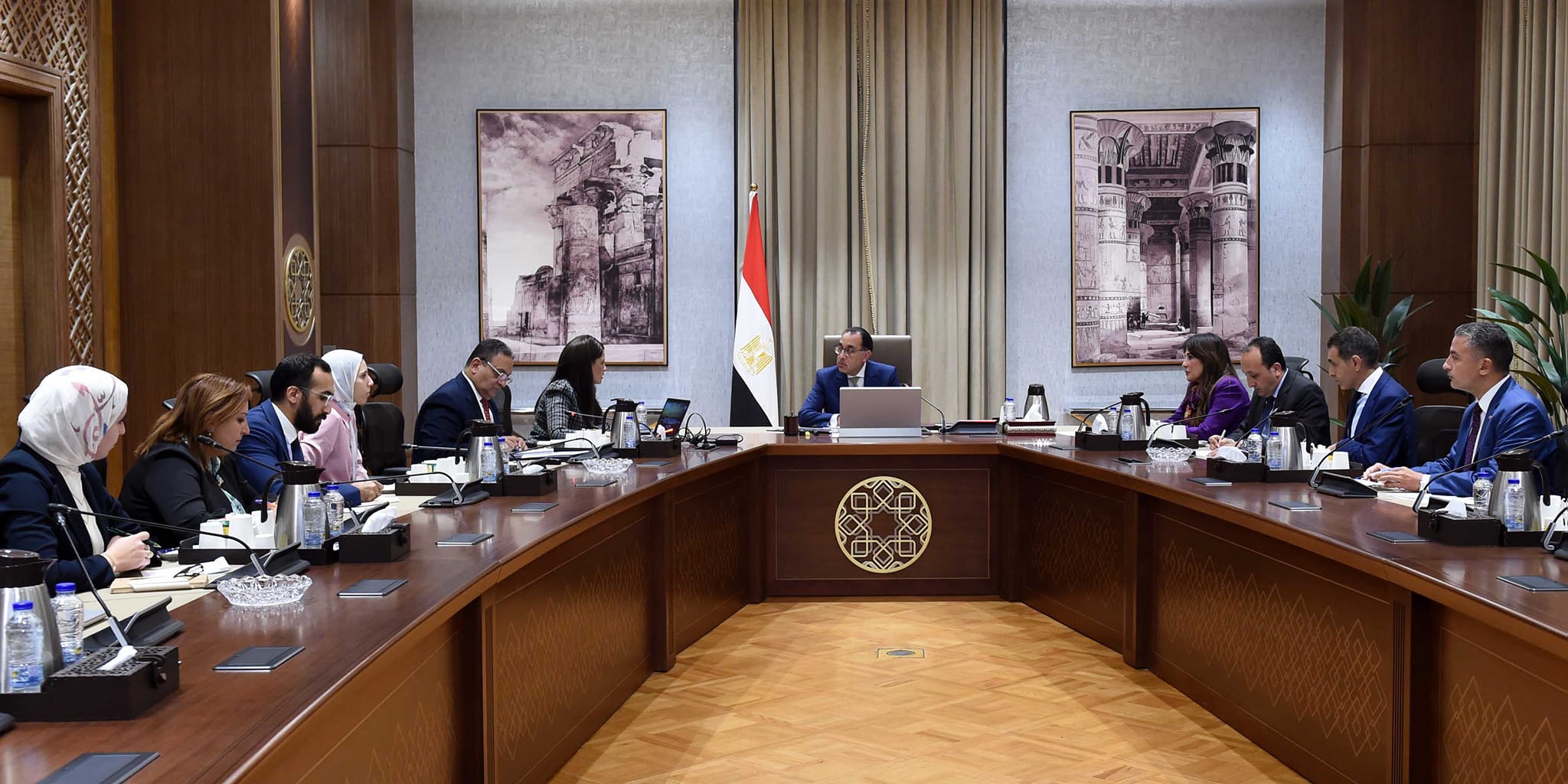 رئيس الوزراء مع وزارة التعاون الدولى