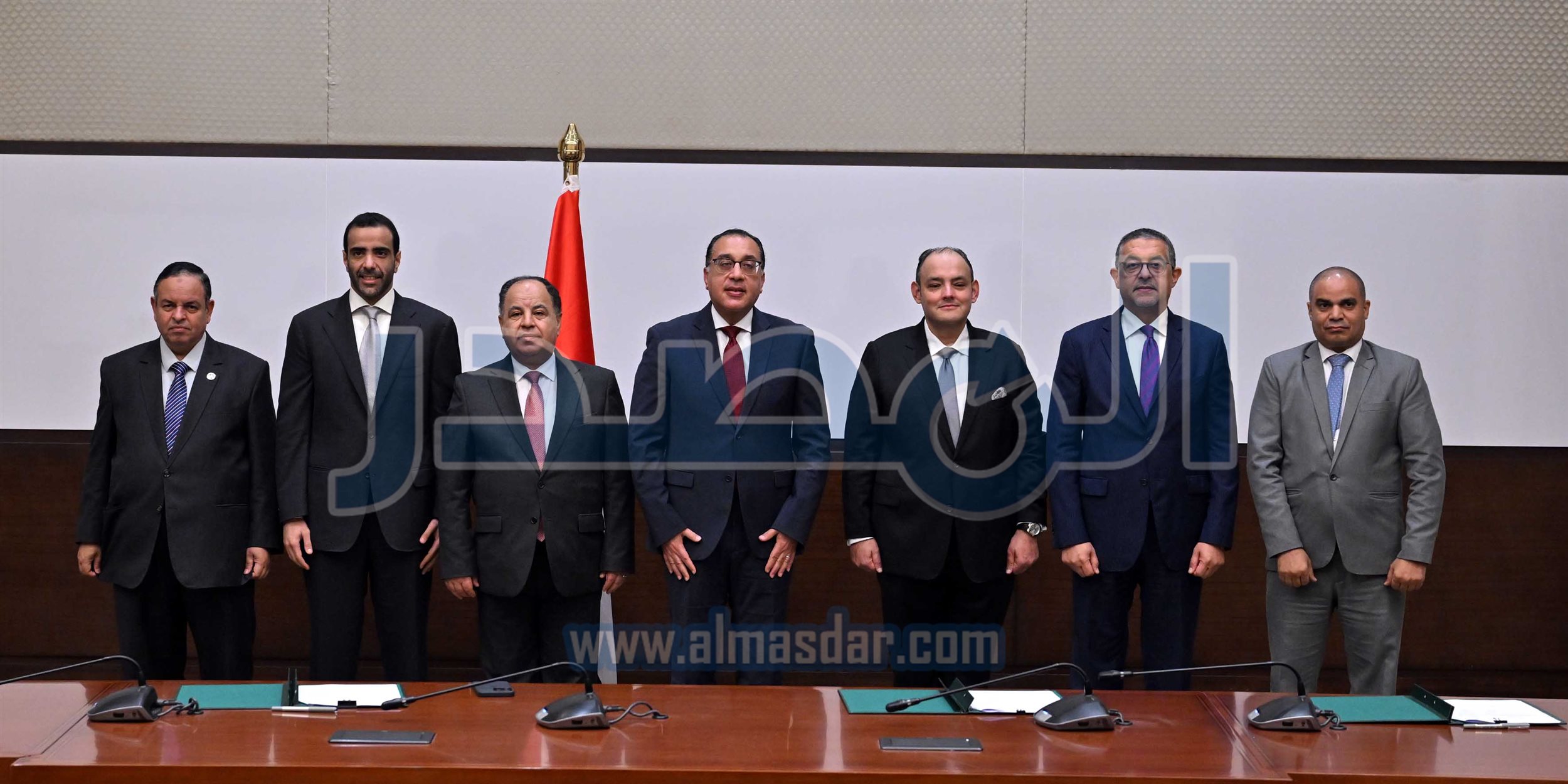 رئيس الوزراء يشهد مراسم توقيع لتصنيع السيارات في مصر
