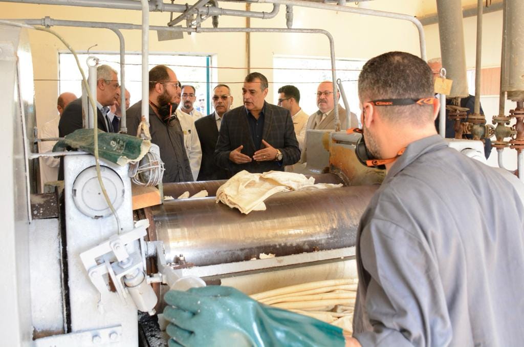 وزير الدولة للإنتاج الحربي في زيارة مفاجئة لشركة أبو زعبل للكيماويات