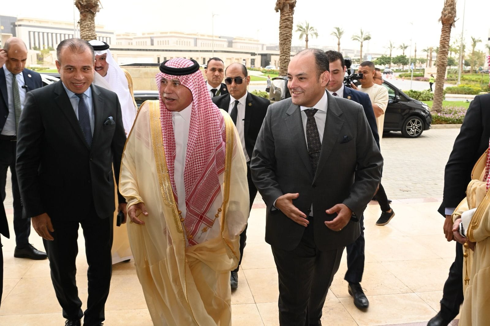 وزير التجارة والصناعة ونظيره السعودي