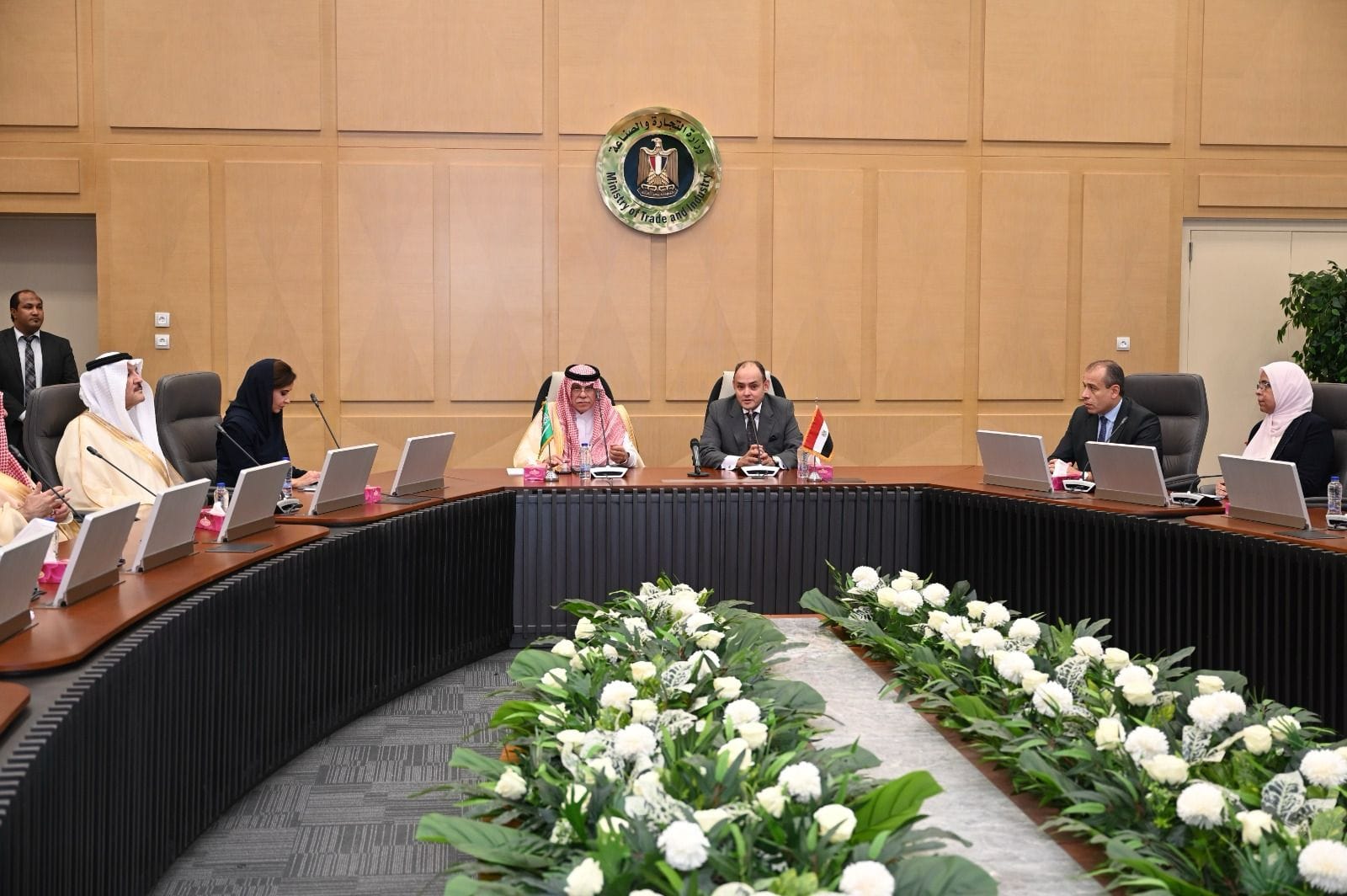 وزير التجارة والصناعة ونظيره السعودي
