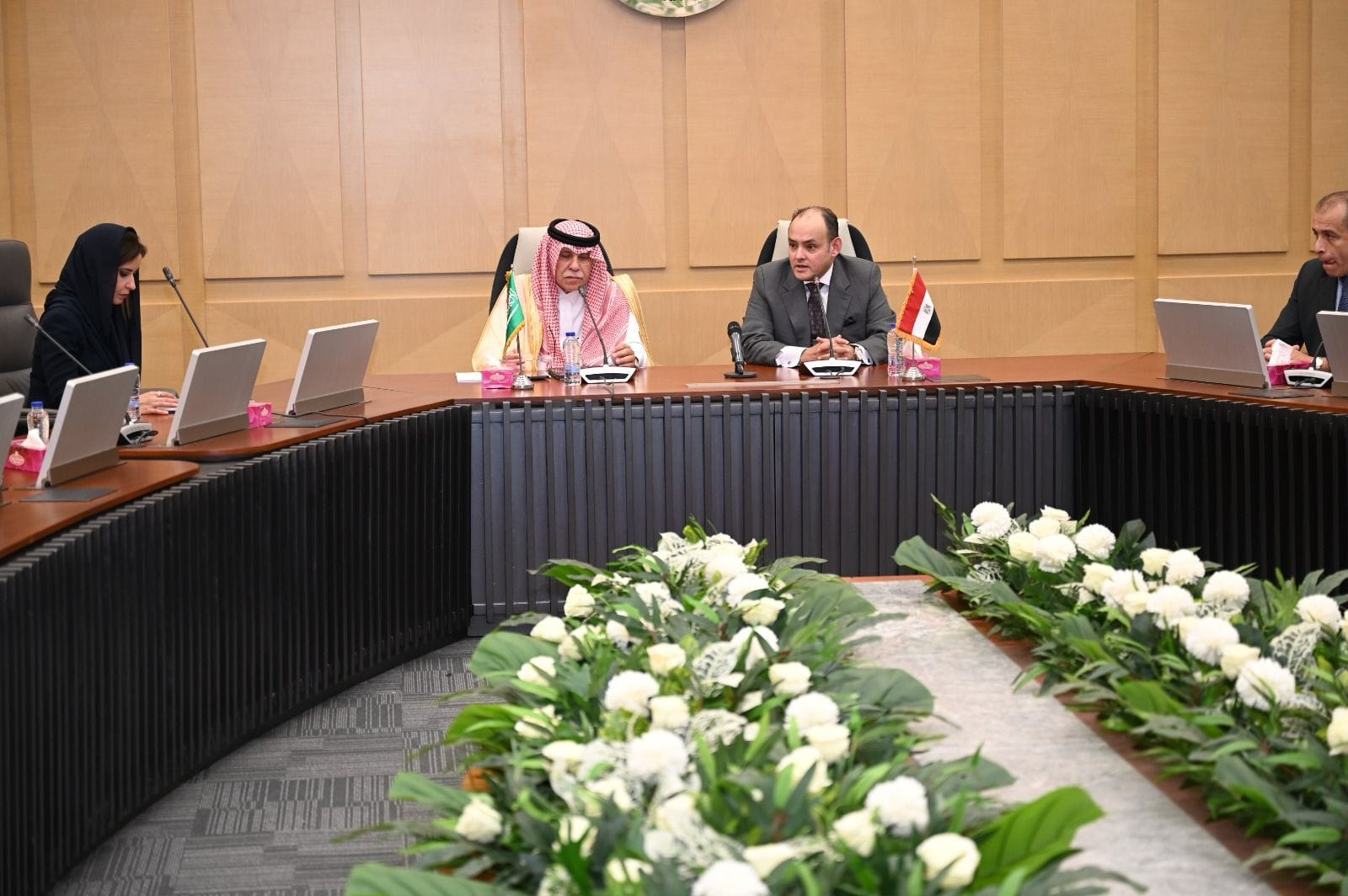 وزير التجارة والصناعة ونظيره السعودي