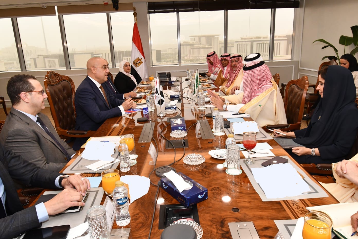 وزير الإسكان فى اجتماع مع وزير التجارة السعودي